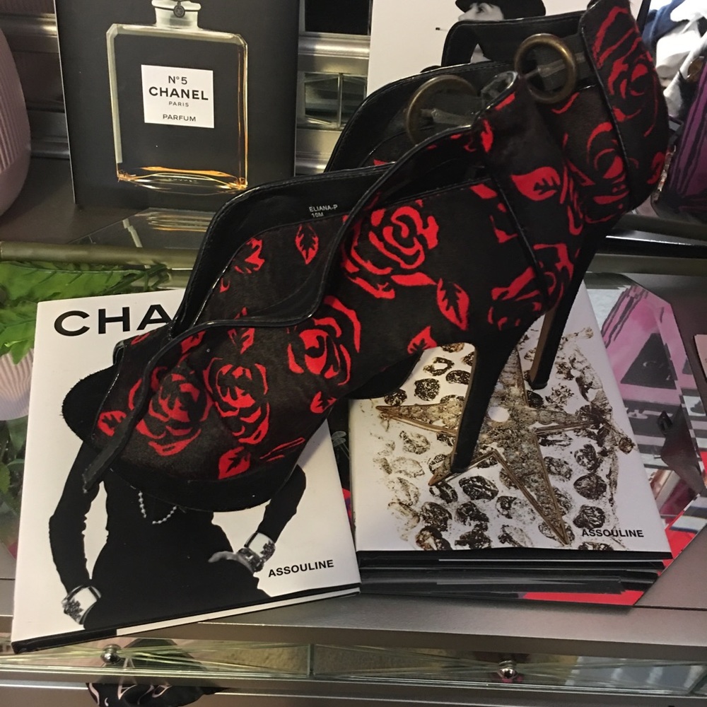 Beaty Johnson heels Red/ Black flowers size 10